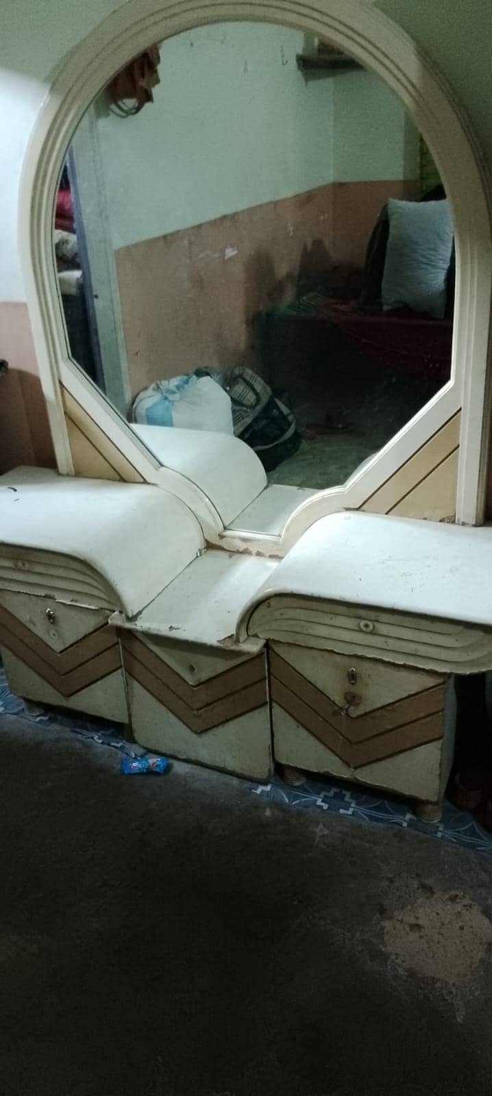 dressing table 3