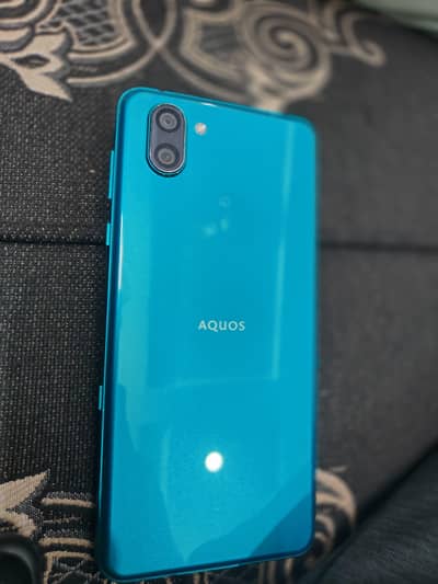 sharp Aquos r3 condition 10/9