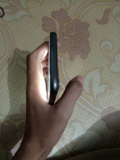 I phone 11 jv 64 gb small line on panal