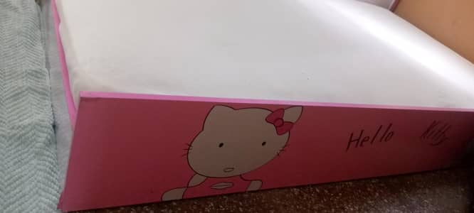 single   lower bed wiith matteress