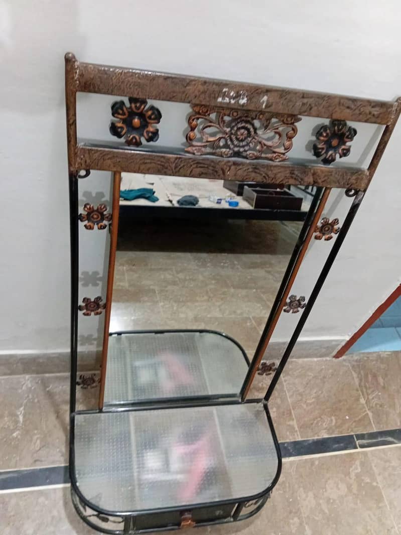 hanging dressing table 0