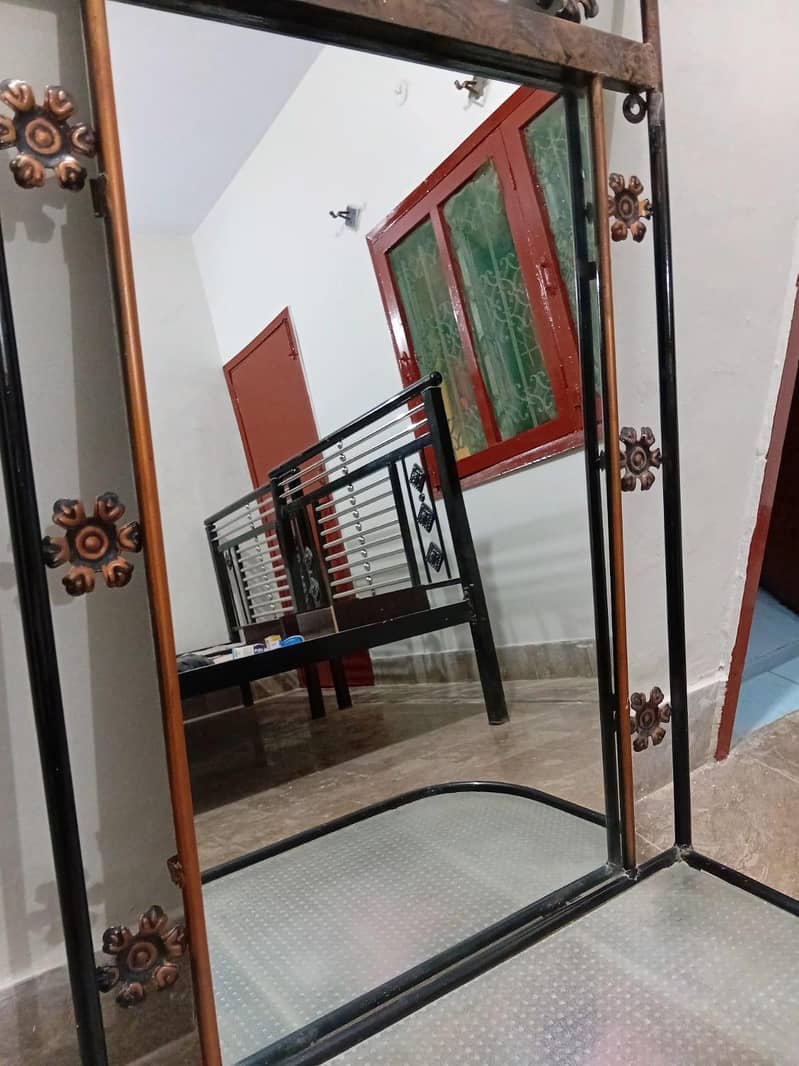 hanging dressing table 2