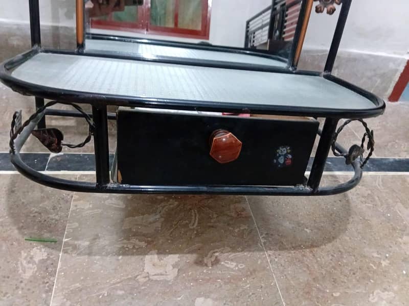 hanging dressing table 3