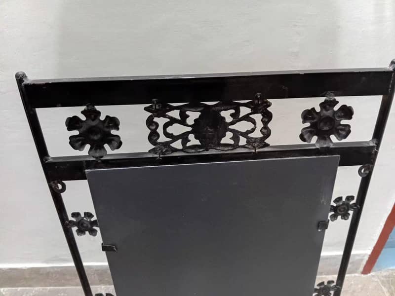 hanging dressing table 4