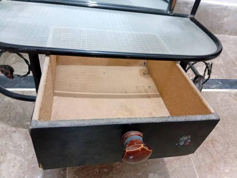 hanging dressing table 8