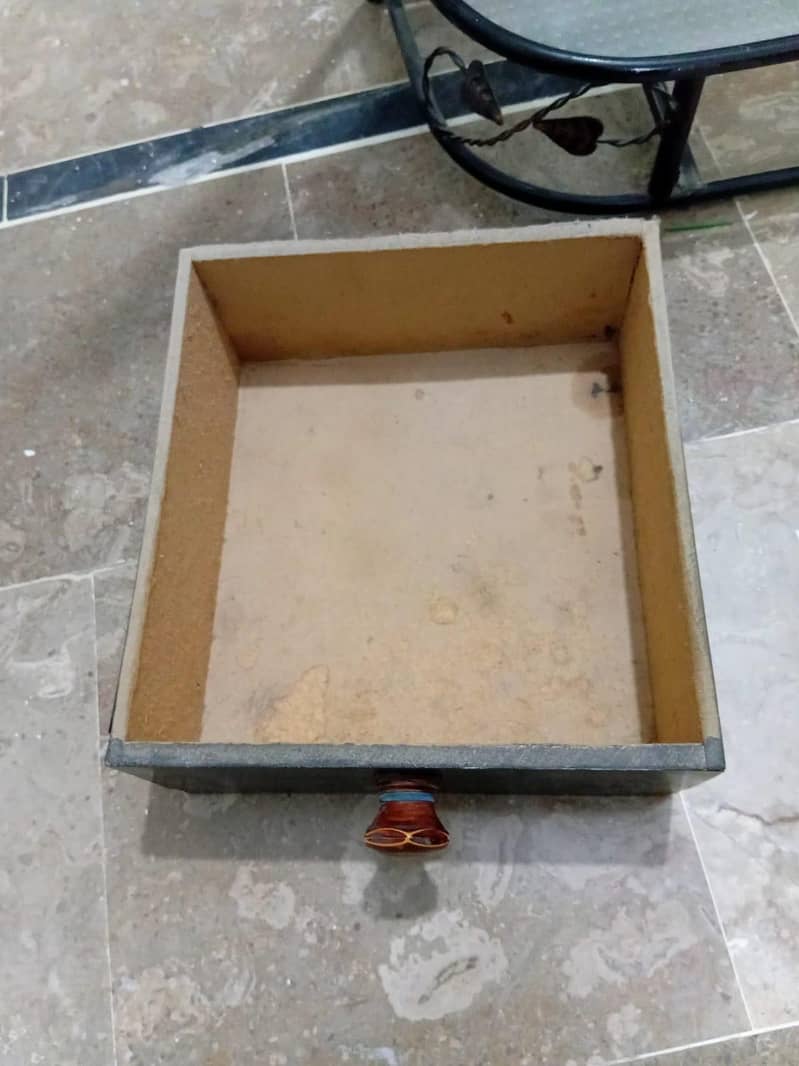 hanging dressing table 9