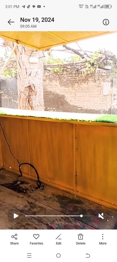 loader rickshaw with food stall