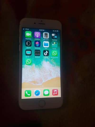 10/10 condishn All apps working 32gb 90% betry health water pack