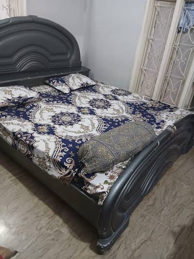 condition ok wooden queen bed without metress