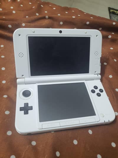NIntendo 3ds xl ( FOR SPARE PARTS )