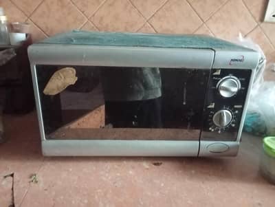 Homage oven all good 6 years used and bss heat nhi krta