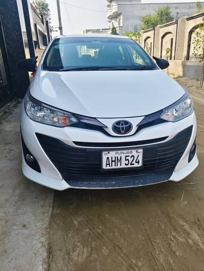 Toyota Yaris 2020 full option White antique