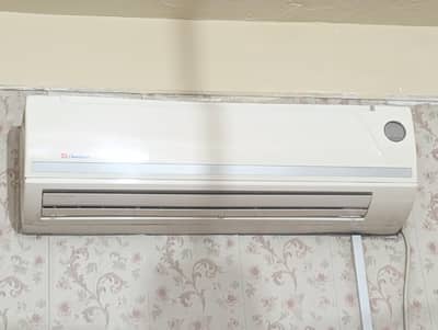 Dawlance split AC