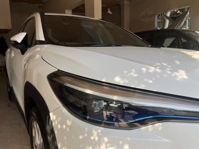 Toyota Corolla cross sunroof full option