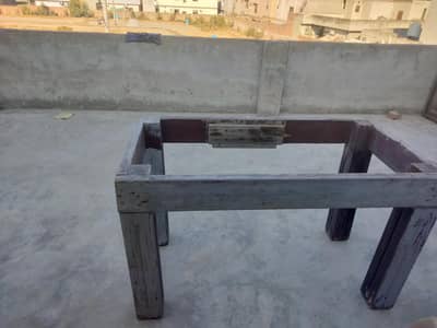 chota snooker ka table ha