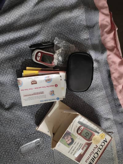 Accu CHEK Performa machine