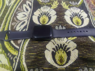 Apple Watch 44mm 10/10 condition, battery health 86.