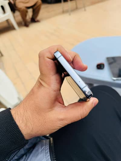 Samsung filp 4 in good cndtion