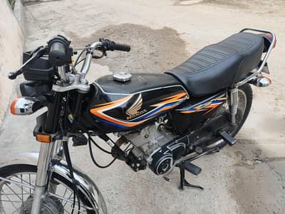 Honda 125 black model 18