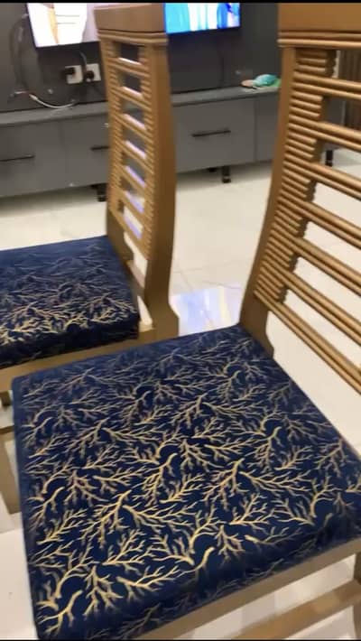 Beautiful Deco Dining Table