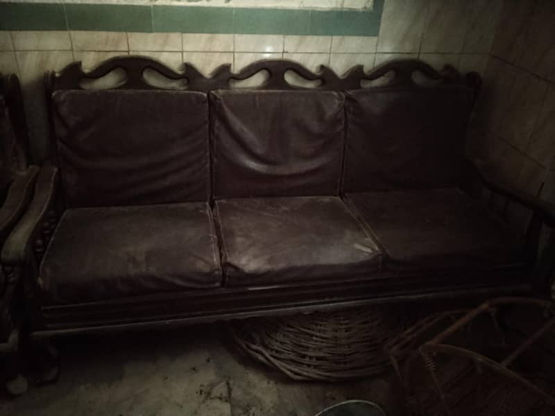 لکڑ کا صوفہ 0