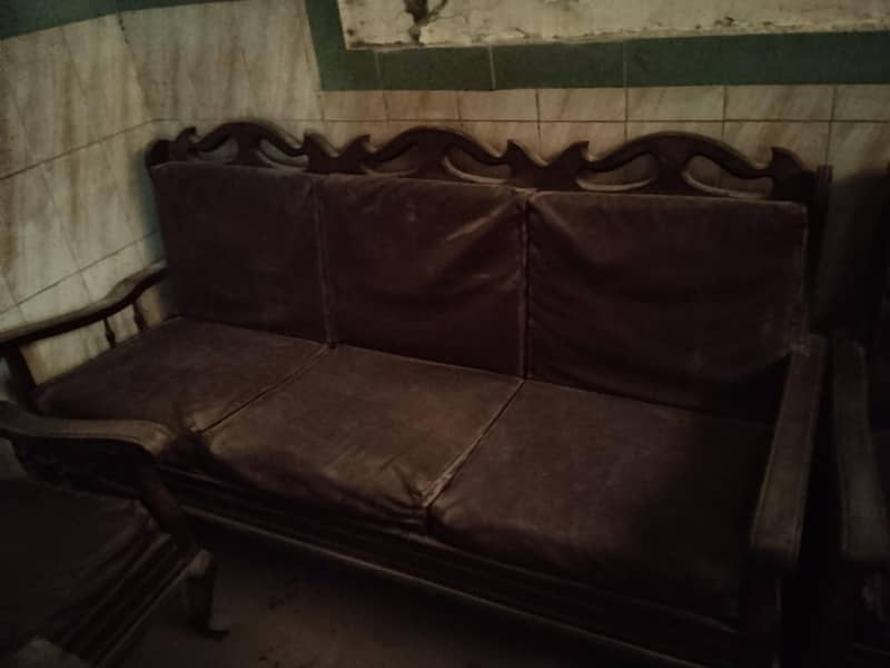 لکڑ کا صوفہ 2