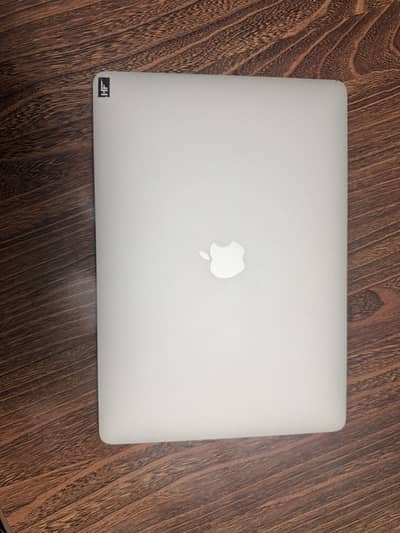 Macbook Pro 2020  13 | 2.3 GHz quad core intel core i7 | 32 / 512 GB