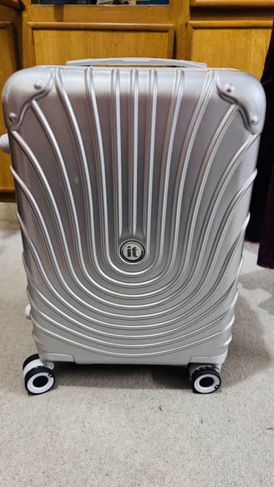 it travelling bag (UK Imported) - 22inch (cabin size)