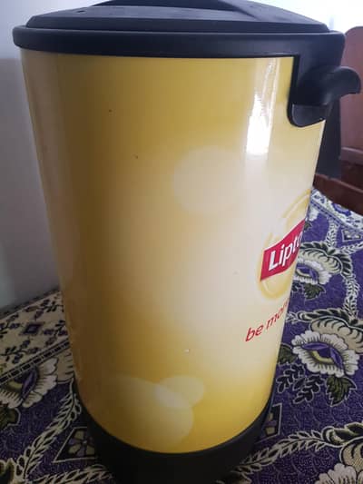 Lipton hot vending machine in good condition