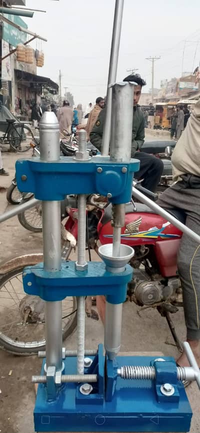 hand molding machine