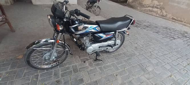 Honda 125 2025  hyderabad number new condition boht kam use hui he
