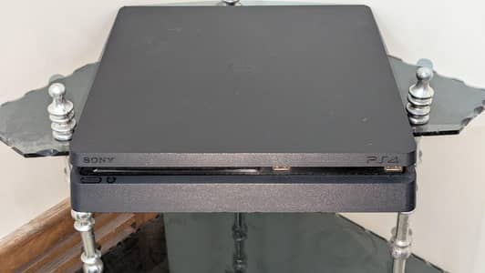 PLAYSTATION 4 SLIM