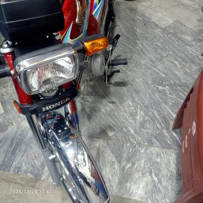 Honda 70 in Good condition 0,,3,,4,,1,,8,,4,,9,,7,,0,,66