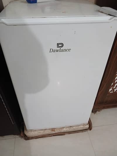 DAWLANCE SMALL FRIDGE