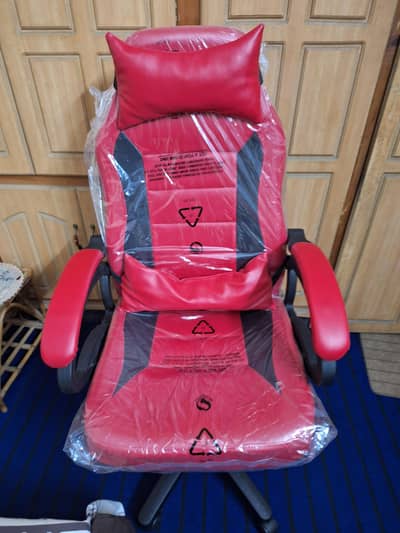 Gaming chair 10 by 10 condition