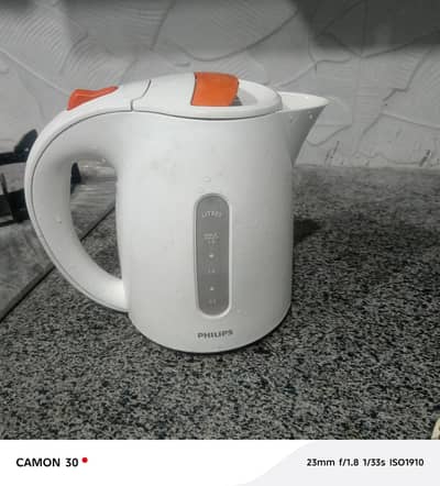 Electric kettle in very good condition and full guarantee