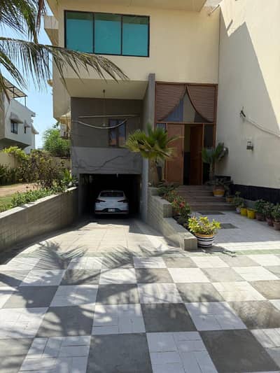1000 Yards Luxury Bungalow for Sale DHA