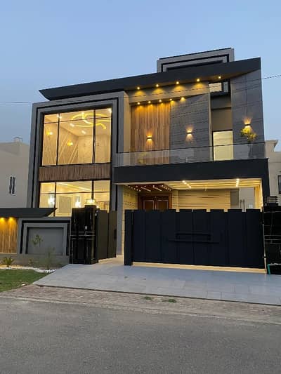 Luxury 10 Marla House For Sale In Top City