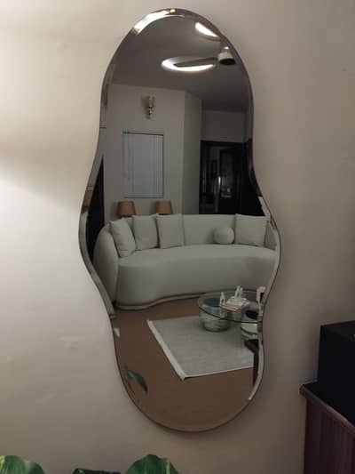 Chic Aesthetic Wavy Wall Mirror - Modern & Unique Decor