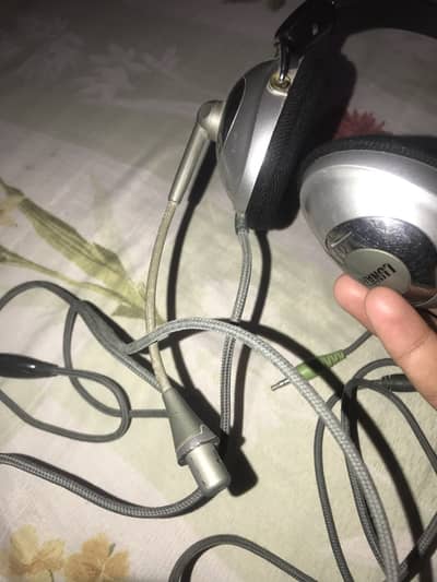 Wired head phones