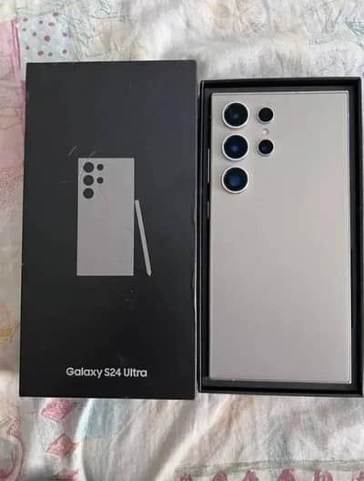Samsung s24 ultra 12/256 box k saath nonpta  10%10