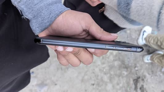 Apple iphone 11 pro max  75 health