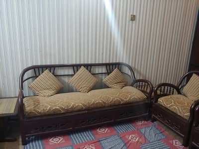 5 seater with 2 side table