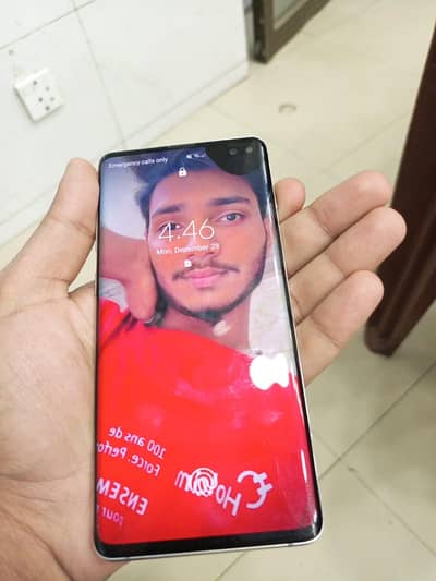 All ok set panal ma shade ha  back Crack ha 128 gb