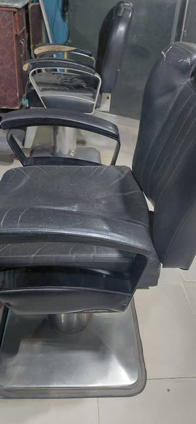 saloon chairs 4 hn poshish hony wali