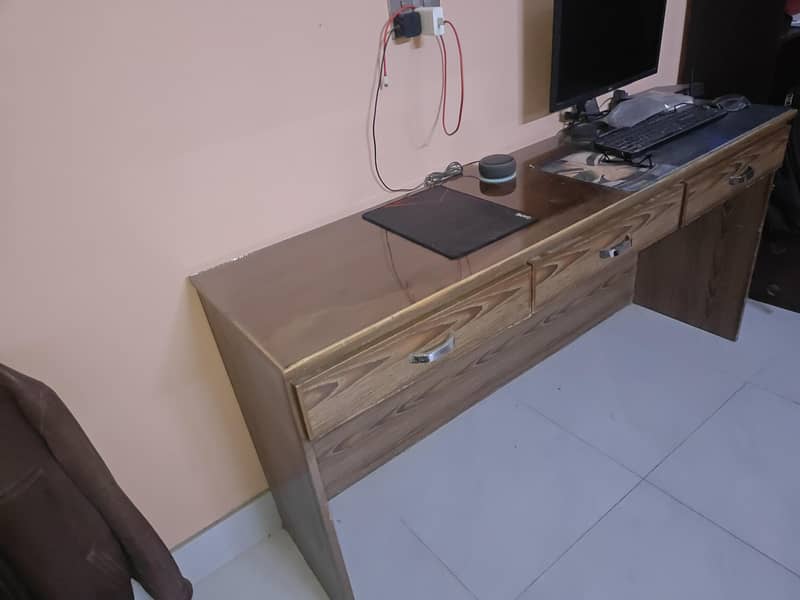 Computer Laptop Table in Excellent condition 1