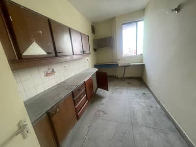 900 square feet Flat for rent in G1 market commercial market