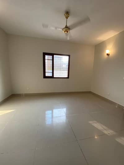 600 Square Yards Bungalow On Sale At Popular Avenue, DHA Phase 6