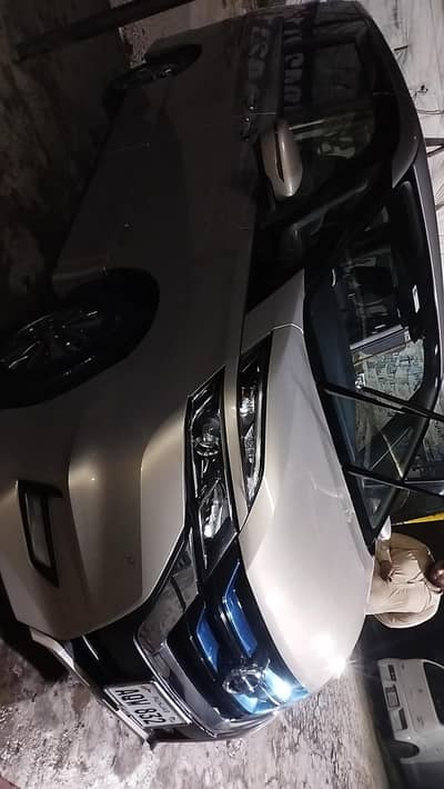 18/24 nissan serena epower hybrid i am selling for money