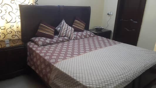 wooden bed set with side tables & dresser in excellent condition